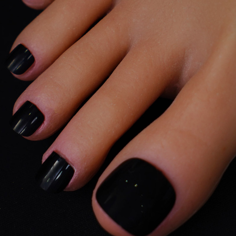 black toenail polish